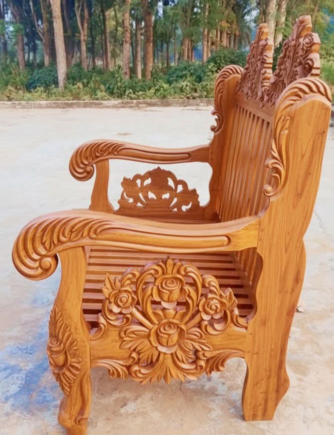 Wooden Chair (কাঠের চেয়ার)