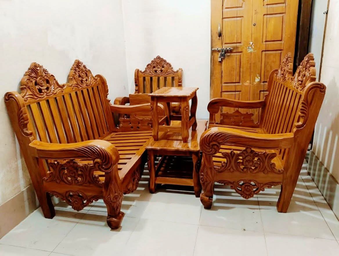 Wooden Chair (কাঠের চেয়ার)