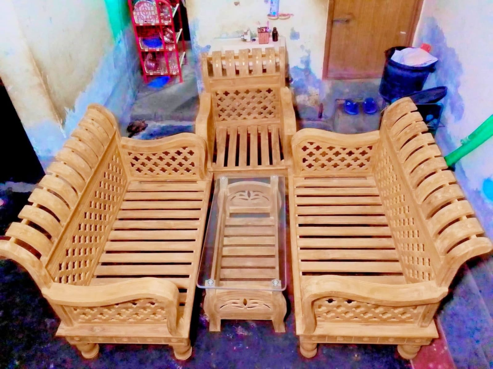 Wooden Chair (কাঠের চেয়ার)