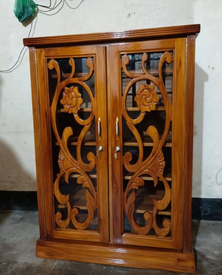 রয়্যাল কার্ভড উডেন গ্লাস শোকেস ক্যাবিনেট